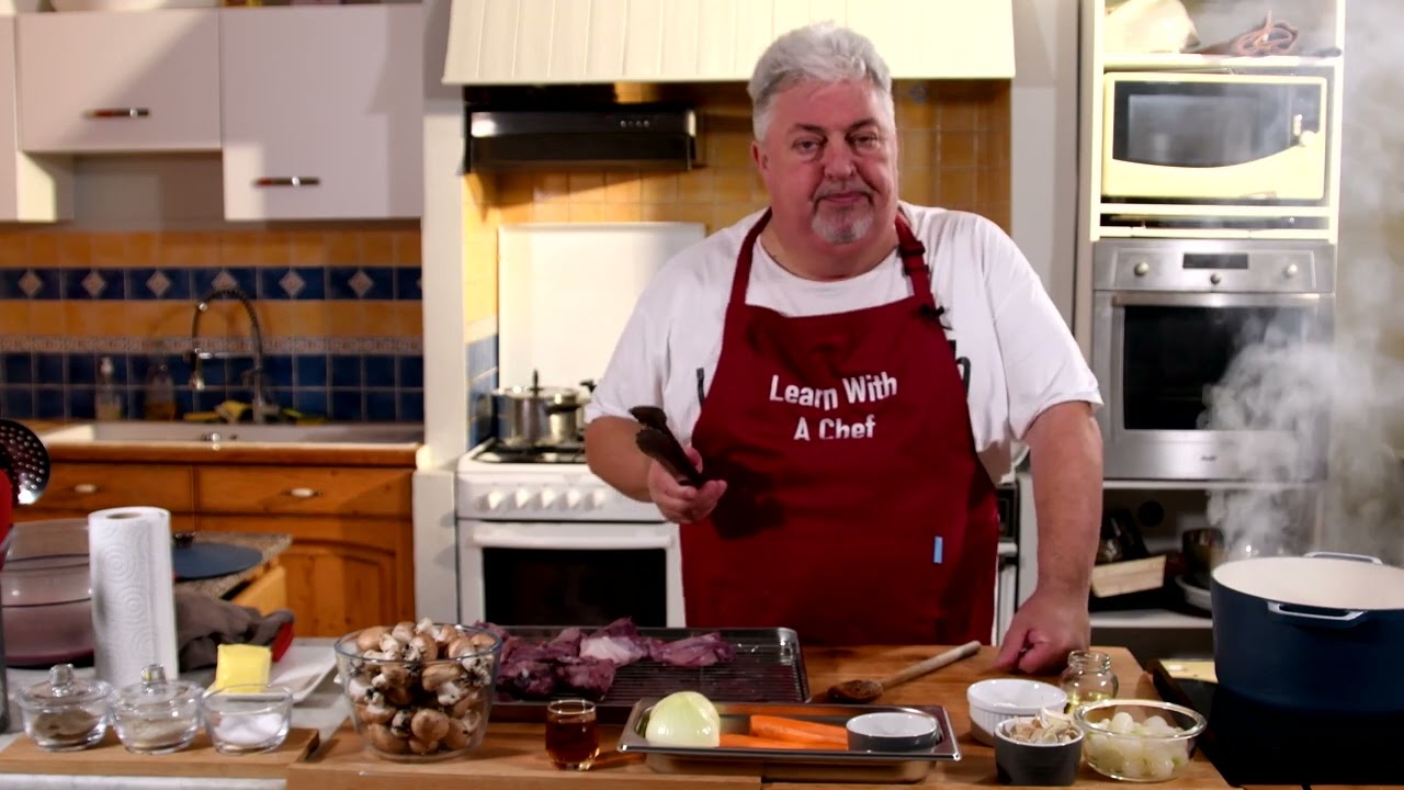 Le Coq au vin, à la façon traditionnelle.